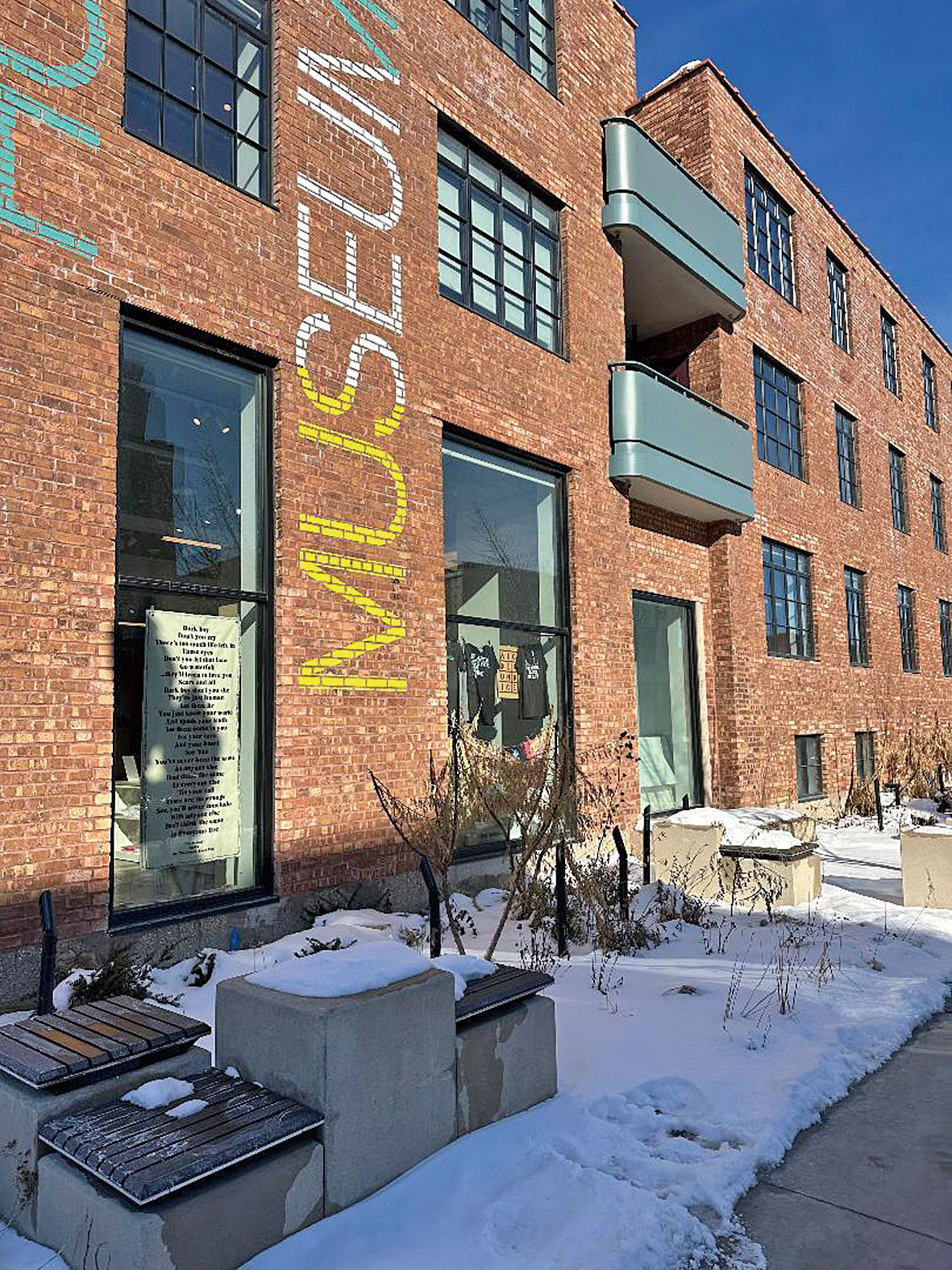 位於小意大利區的芝市平民住宅,自從居民被移居到其他地區之後,十多年都沒有進行整修。 梁敏育攝