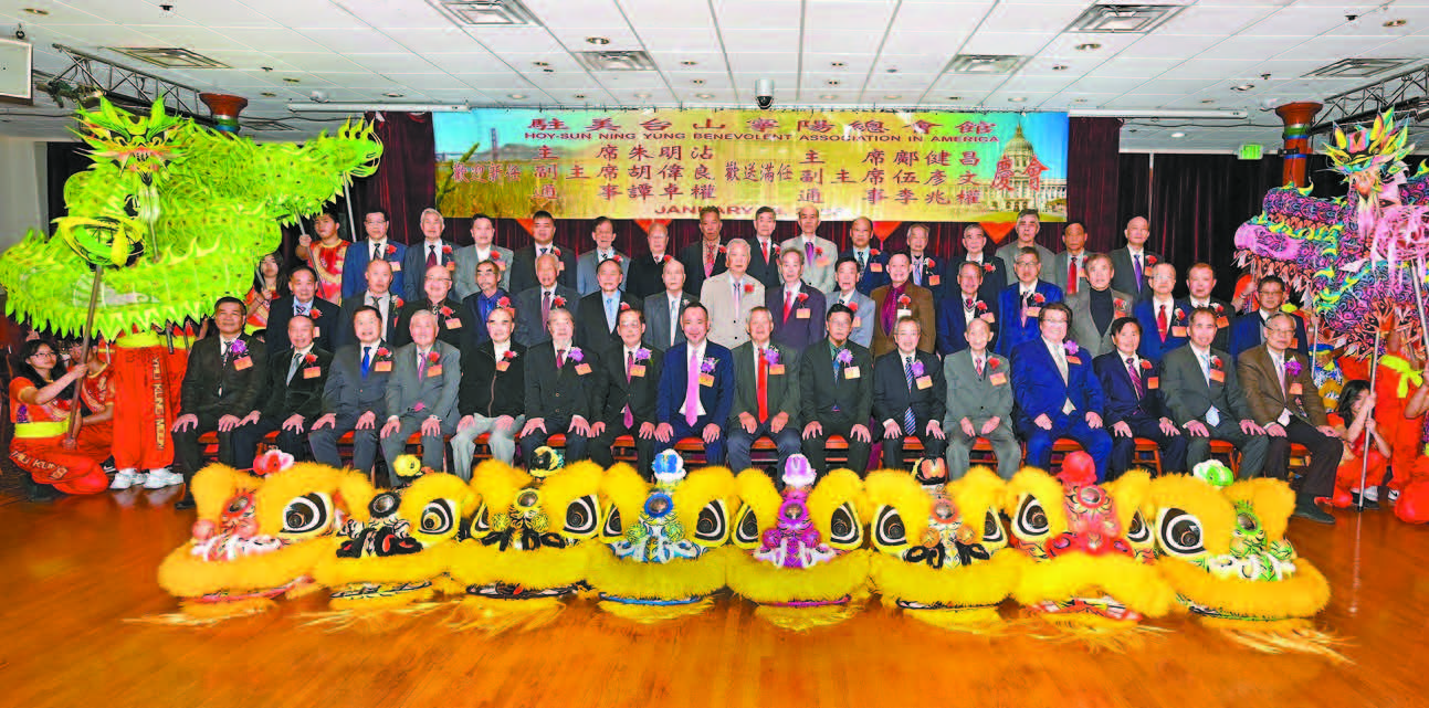 寧陽總會館新任及滿任主席、副主席、通事與商董大合影。馬紅兵攝