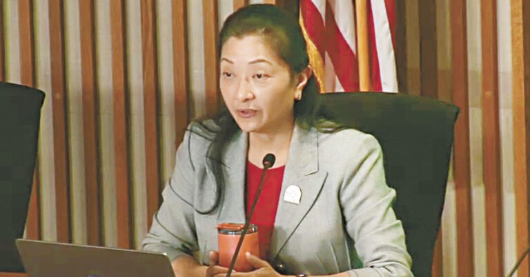 教育委員會通過決議，授權校監史瑞慶在如出現人手不足、學校無法安全運作等情況下，迅速調整校務安排。會議截圖