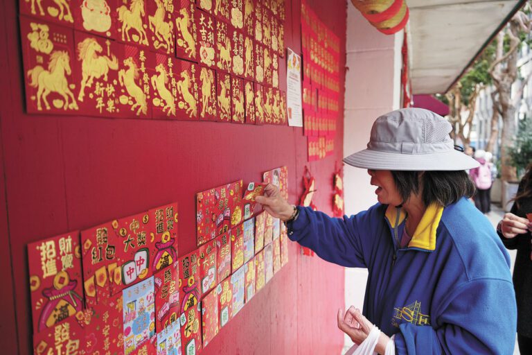 「緣分商遇里」將在情人節登場，圖為今年1月商遇里活動現場的利是封抽獎。記者黃偉江攝