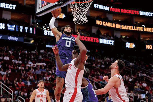 布里奇斯關鍵時刻鋒芒畢露，火箭眾將望球興歎。網上圖片