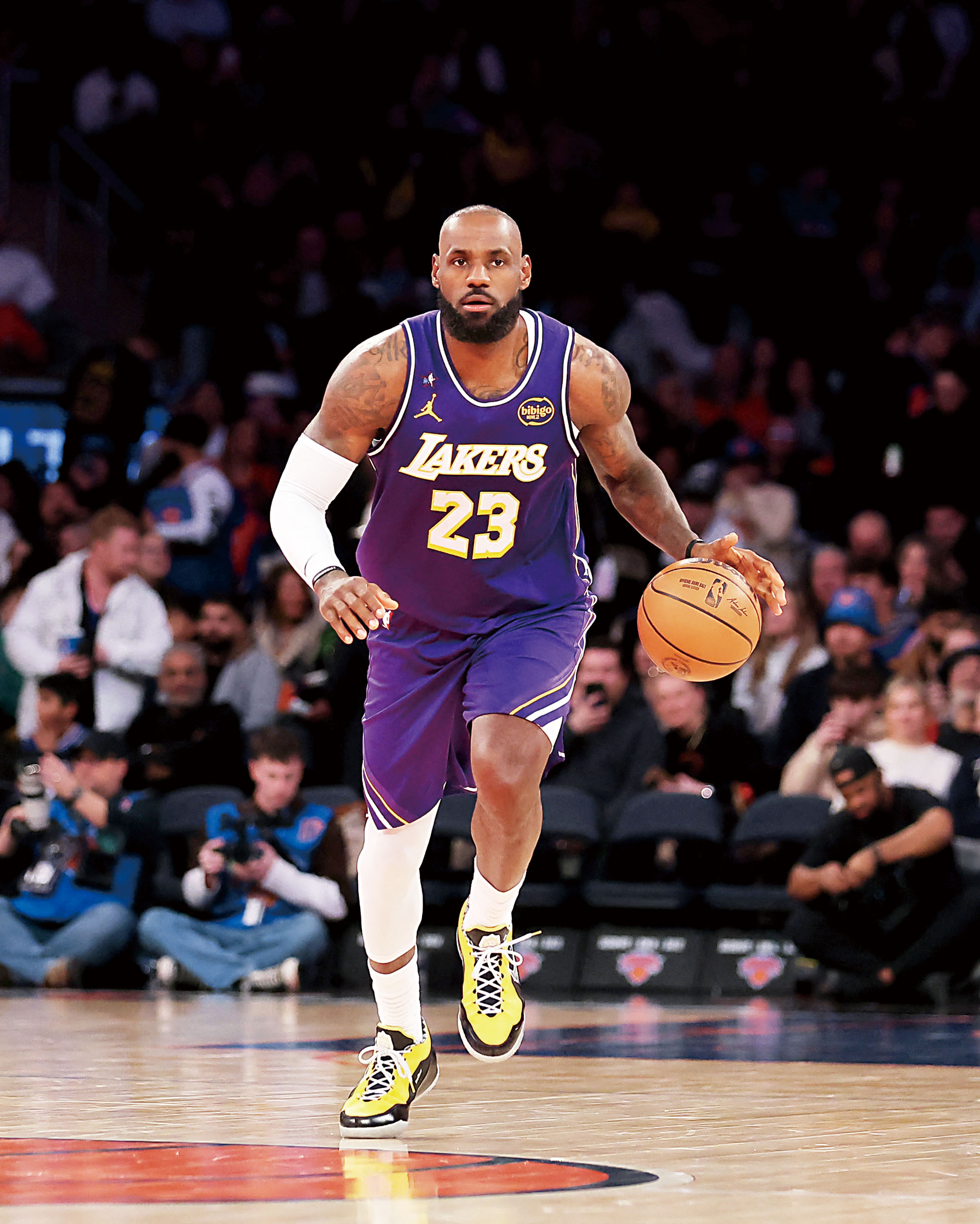 詹姆斯出戰湖人對陣尼克斯的比賽。路透社