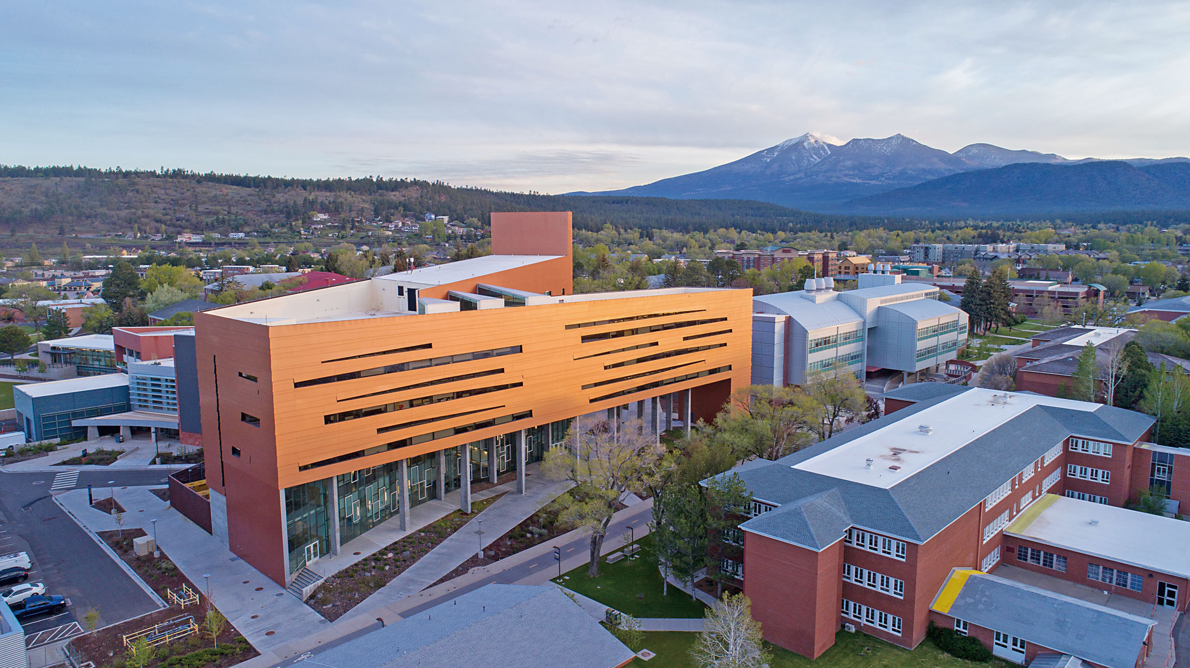 位於亞利桑那州弗拉格斯塔夫的北亞利桑那大學校園。維基百科