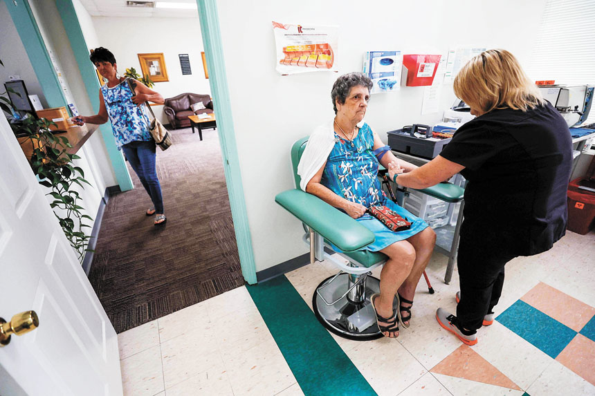 2025年9月30日，喬治亞州卡爾霍恩居民的血液檢測結果顯示，體內的全氟烷基和多氟烷基物質（PFAS）含量超過國家衛生專家所製定的安全閾值。美聯社