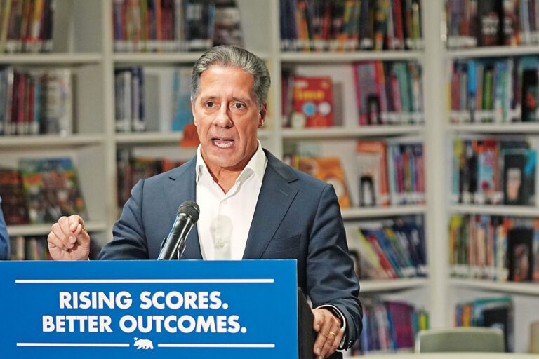 洛杉磯聯合校區學監卡瓦略被無限期停職。美聯社