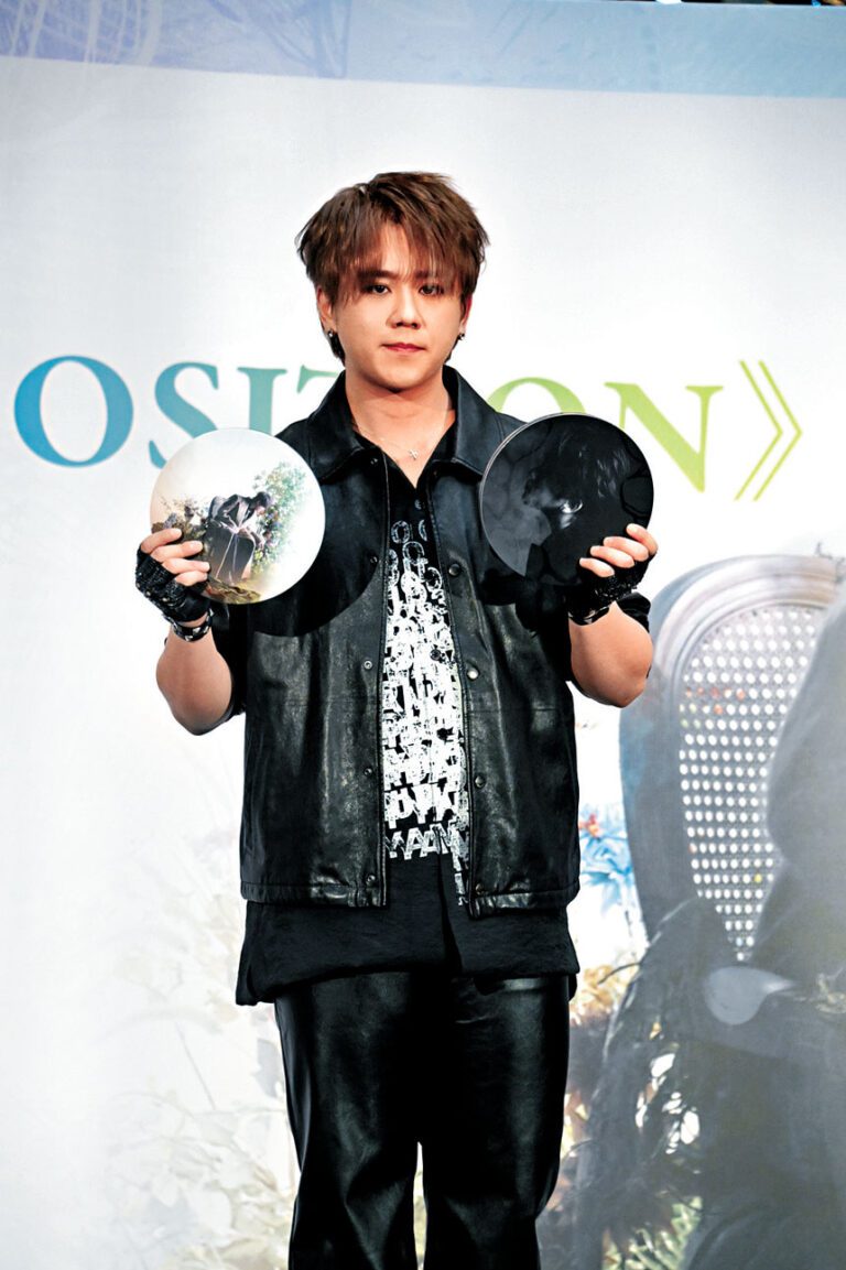 姜濤出席首張個人專輯《COMPOSITION》的簽唱會。