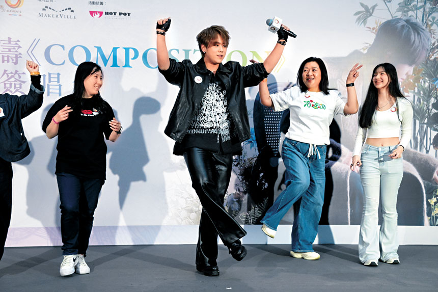 姜濤在簽唱會化身「舞蹈老師」，教姜糖跳舞。