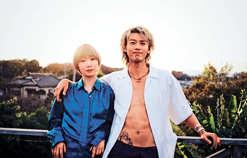 32歲當時得令日本男星竹內涼真傳出新戀情,新歡乃33歲帥氣女星土居志央梨。