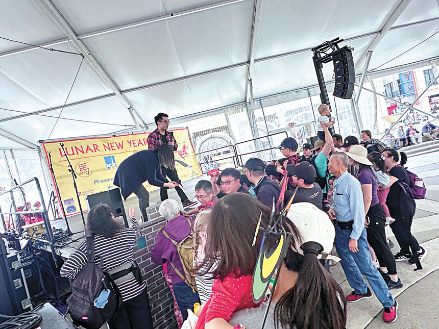 「中年好聲音4」冠軍劉子銘、決賽精英Kaly在星島主舞台演唱,極受歡迎。特約攝影路德提供