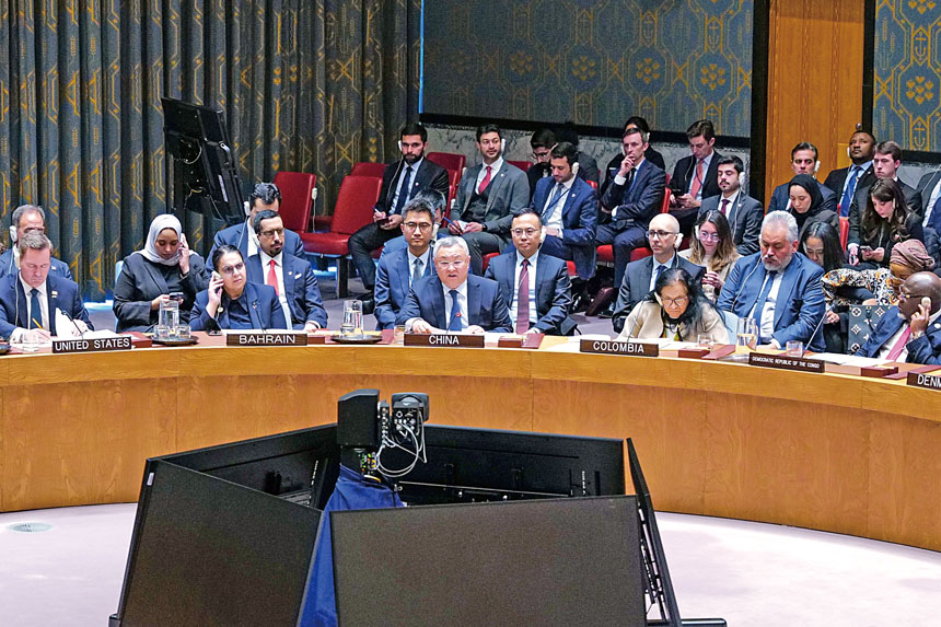 聯合國安理會2月28日就中東地區軍事衝突舉行緊急會議,圖為中國常駐聯合國代表傅聰在會上發言。中新社