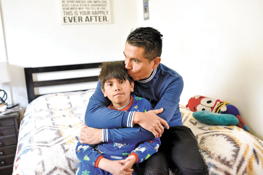 租客費爾南多（Fernando）父子透過聖他克拉縣無家可歸預防系統得到幫助，助兩人得到棲身之所。這項計劃如今推廣至全國多地，幫助更多家庭。Destination: Home