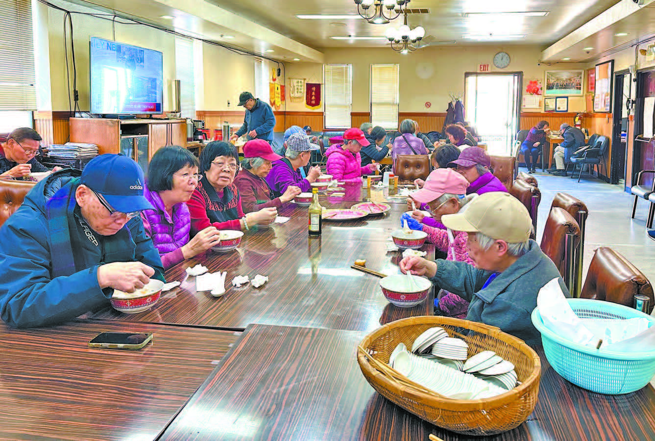 宗親們相見甚歡，暢談共樂，笑語盈堂。馬紅兵攝