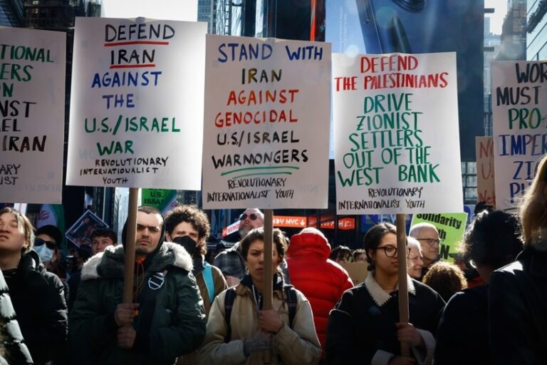 伊朗最高領袖遭狙殺　美國多地出現反戰示威