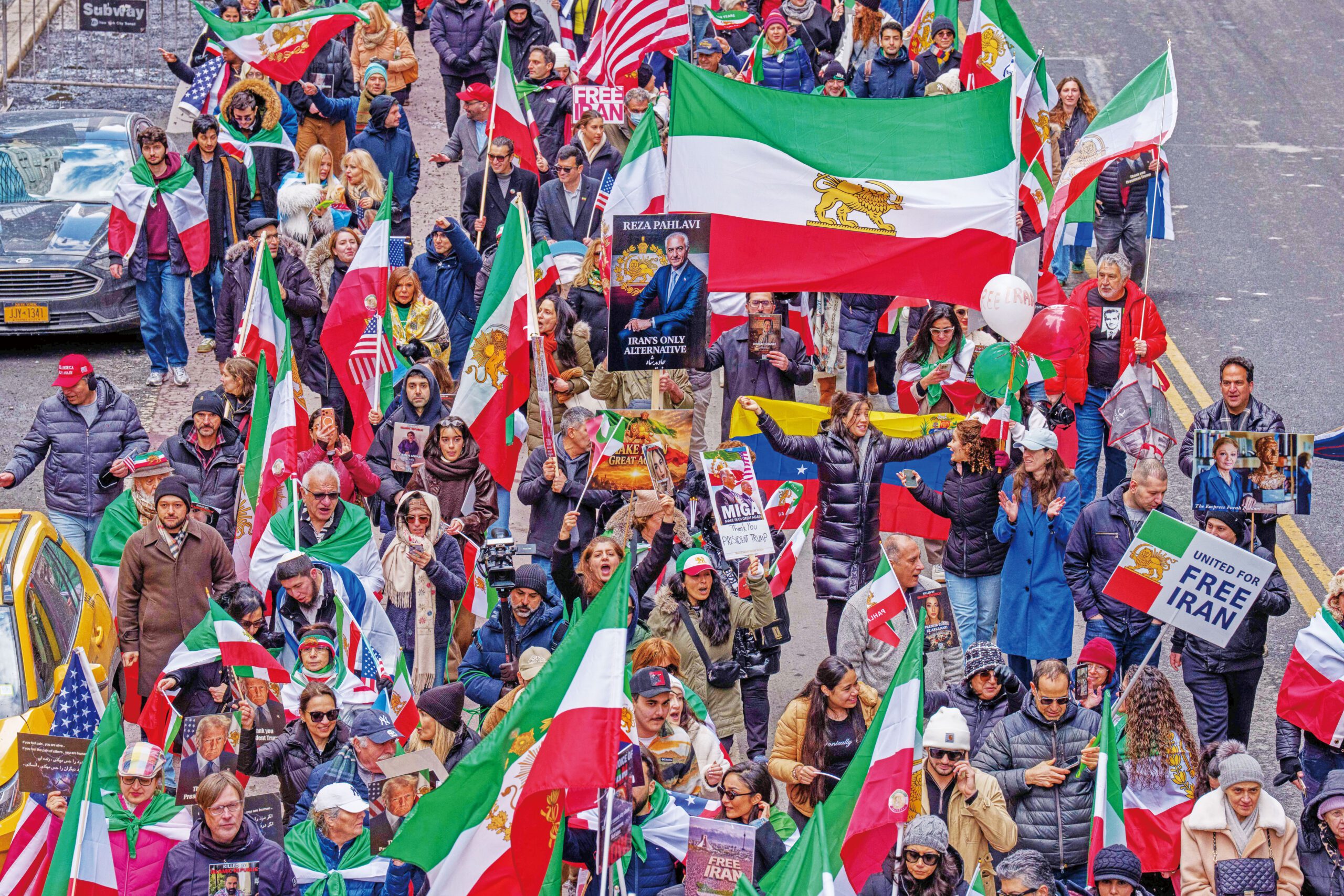 現場呼喊聲此起彼伏，群眾高喊「美國第一」及感謝總統特朗普口號。美聯社