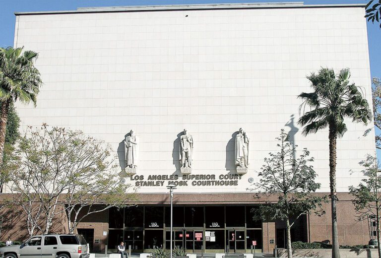 洛杉磯縣高等法院近日發現case管理系統出現嚴重錯誤，多達46.4萬份逮捕處置報告未能上傳至加州司法部的刑事紀錄庫。