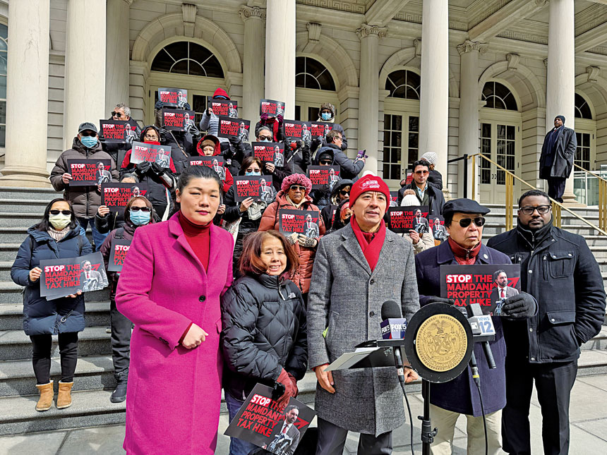 工薪階層家庭與社區成員呼籲，市長馬姆達尼撤回9.5%房產稅加幅。