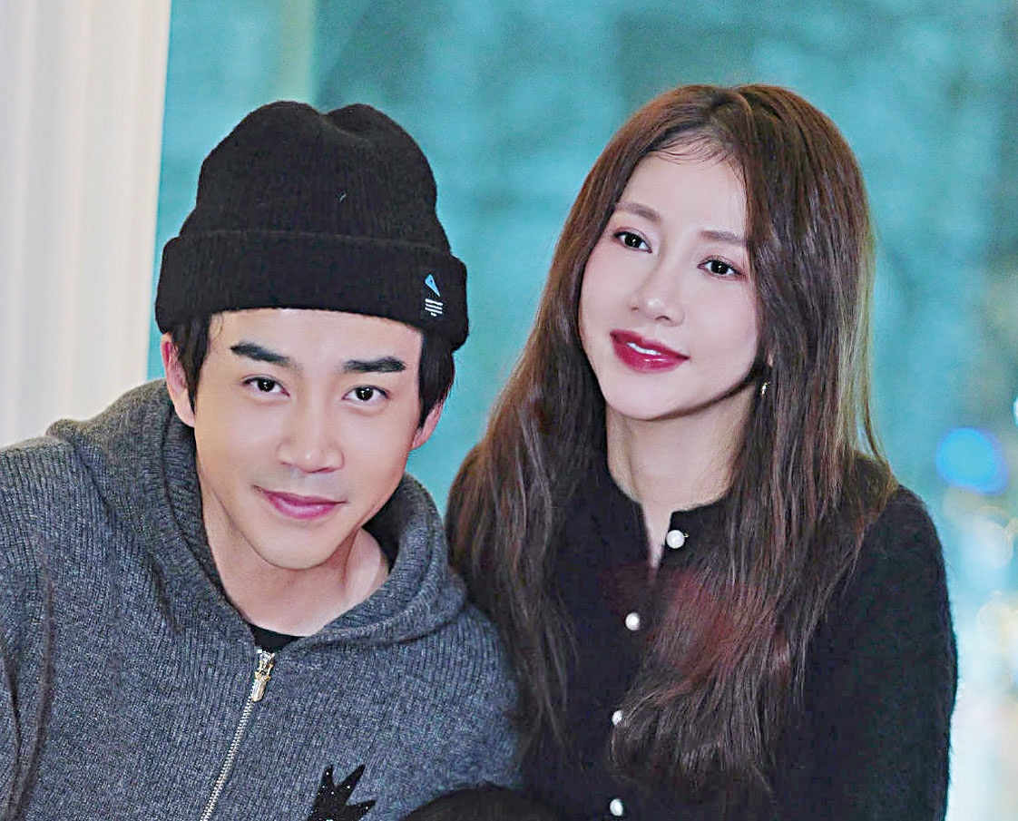 ■圖為李茂（左）與其妻子的合照。網上圖片