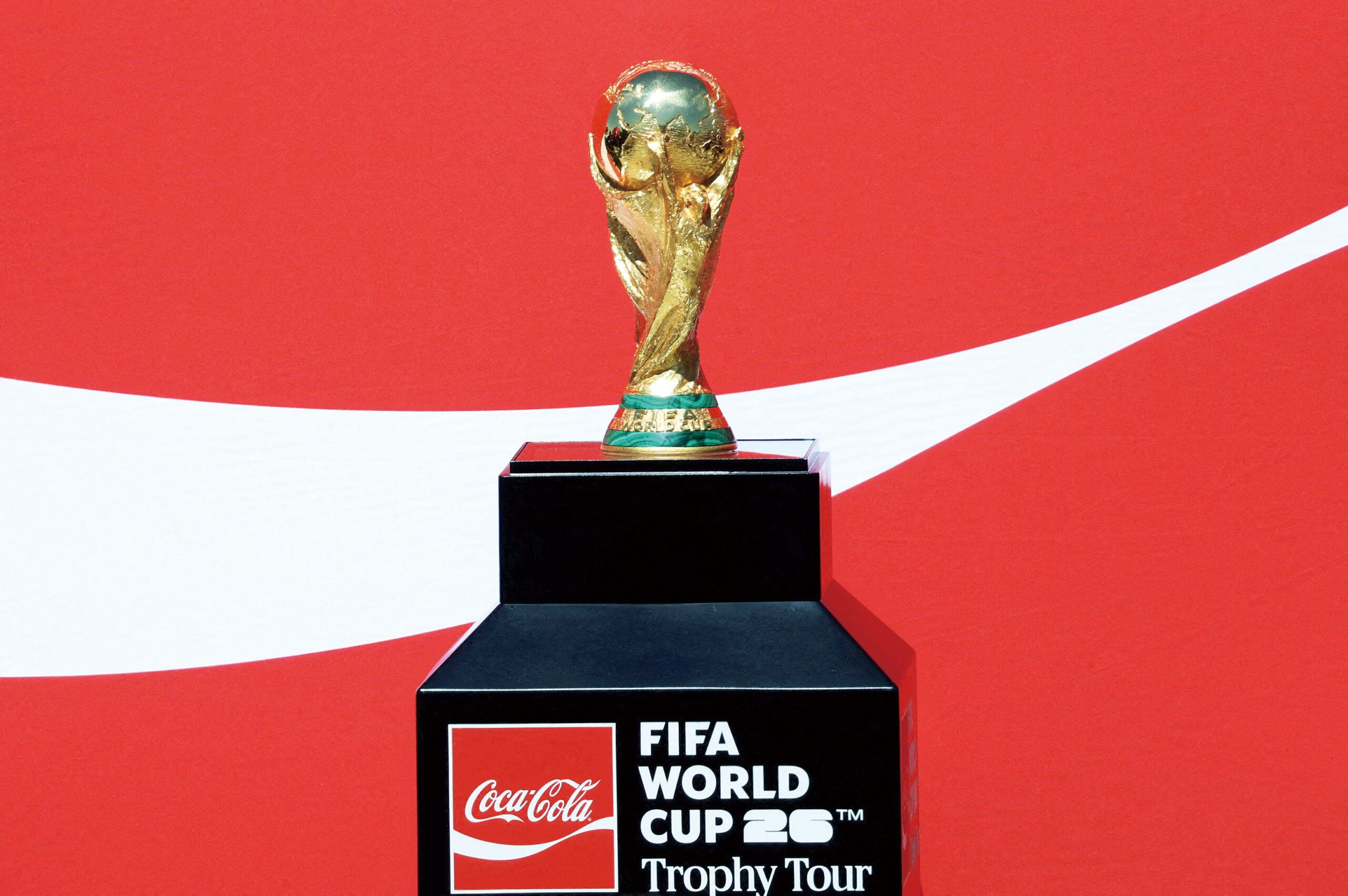 目前離世界盃開幕已經不足100天。圖為大力神盃。路透社