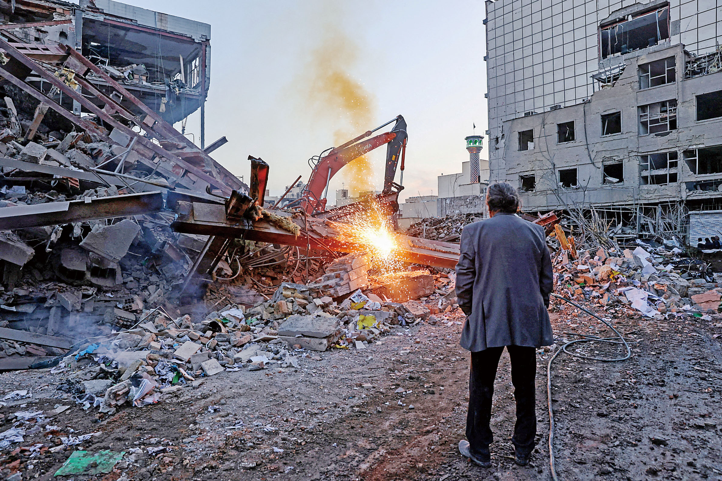 ■伊朗被襲擊後的景象。路透社