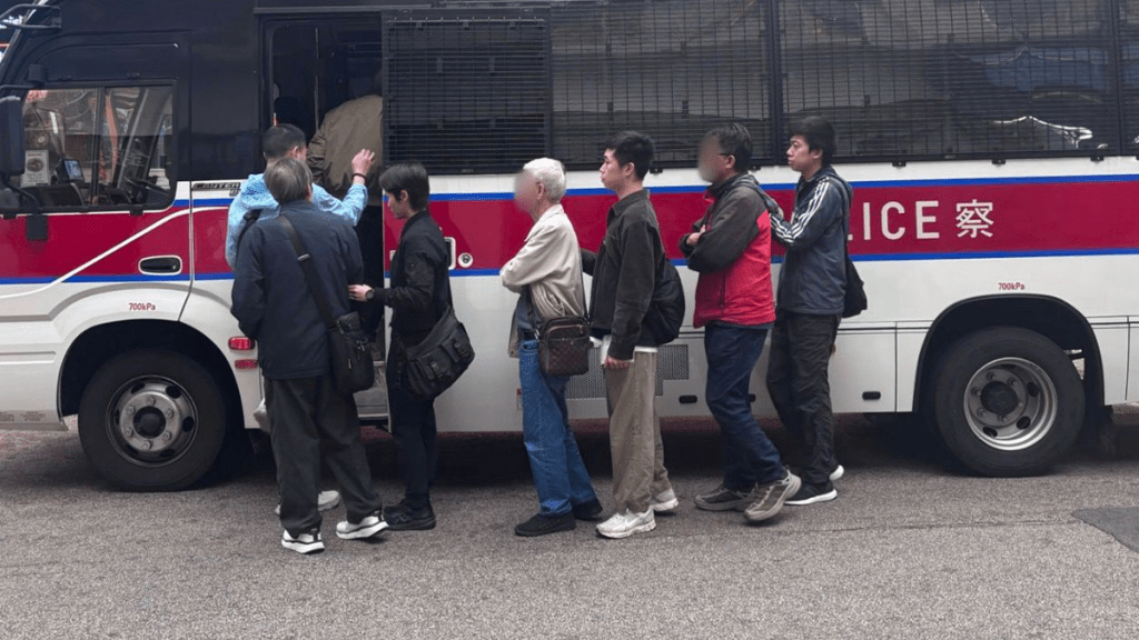 葵涌警方打擊街頭賭博 拘捕4名男子最年長87歲