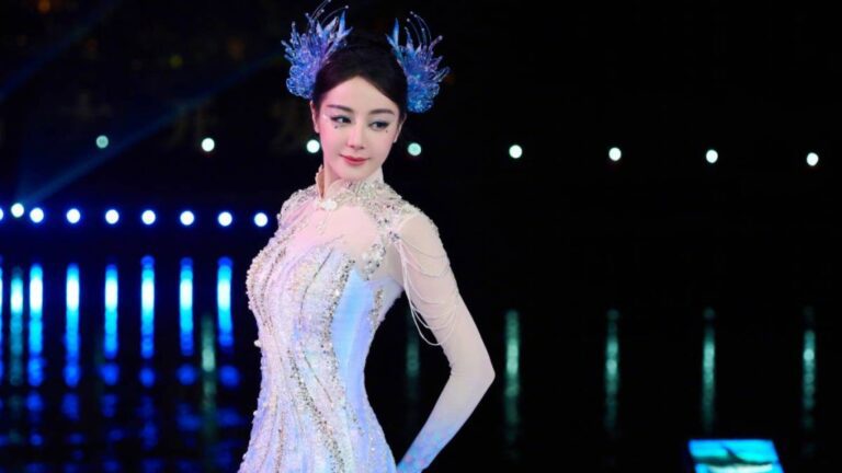 中東局勢影響航班 迪麗熱巴杜拜轉機滯留