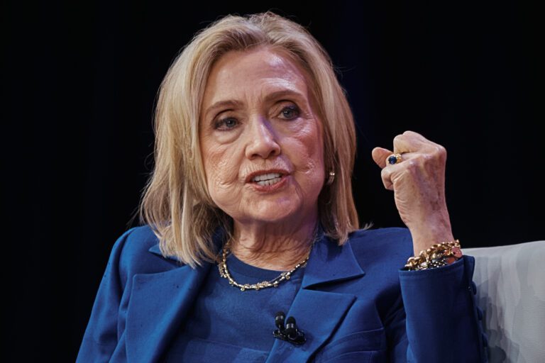 美國會公布愛潑斯坦案影片 克林頓夫婦與共和黨激烈交鋒