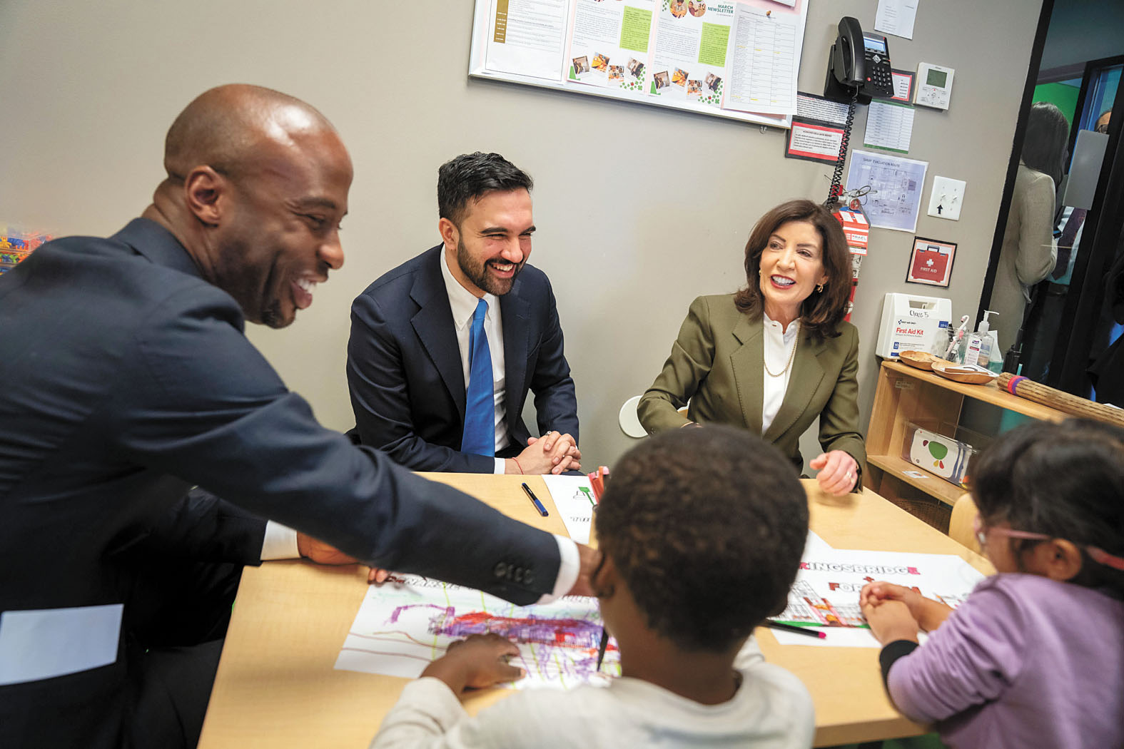 馬姆達尼讚揚胡楚撥款支持全民幼托計劃。 市長辦公室圖片