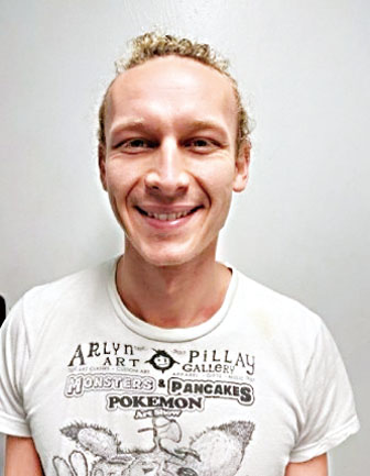 橙縣兒童派對DJ查爾德斯面臨多項重罪指控。橙縣地方檢察官辦公室