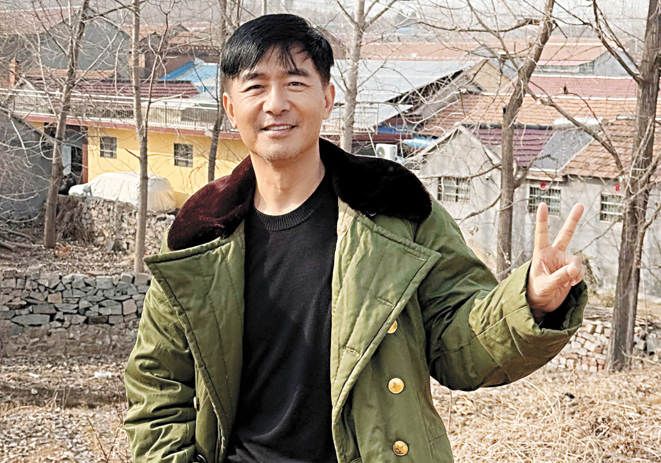 郭曉東日常十分接地氣。網上圖片 .c2-c3 郭曉東幹起活來毫不含糊。網上圖片