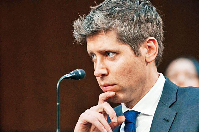 OpenAI執行長奧特曼在全體員工大會上，回應了員工對於該決策背後原則的質疑。美聯社