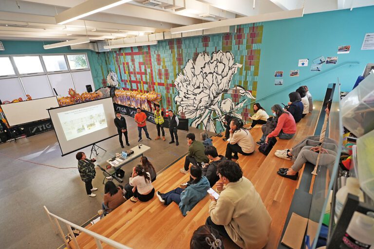 工務局舉辦社區會議，介紹都板街美化工程及回應社區關注。記者黃偉江攝