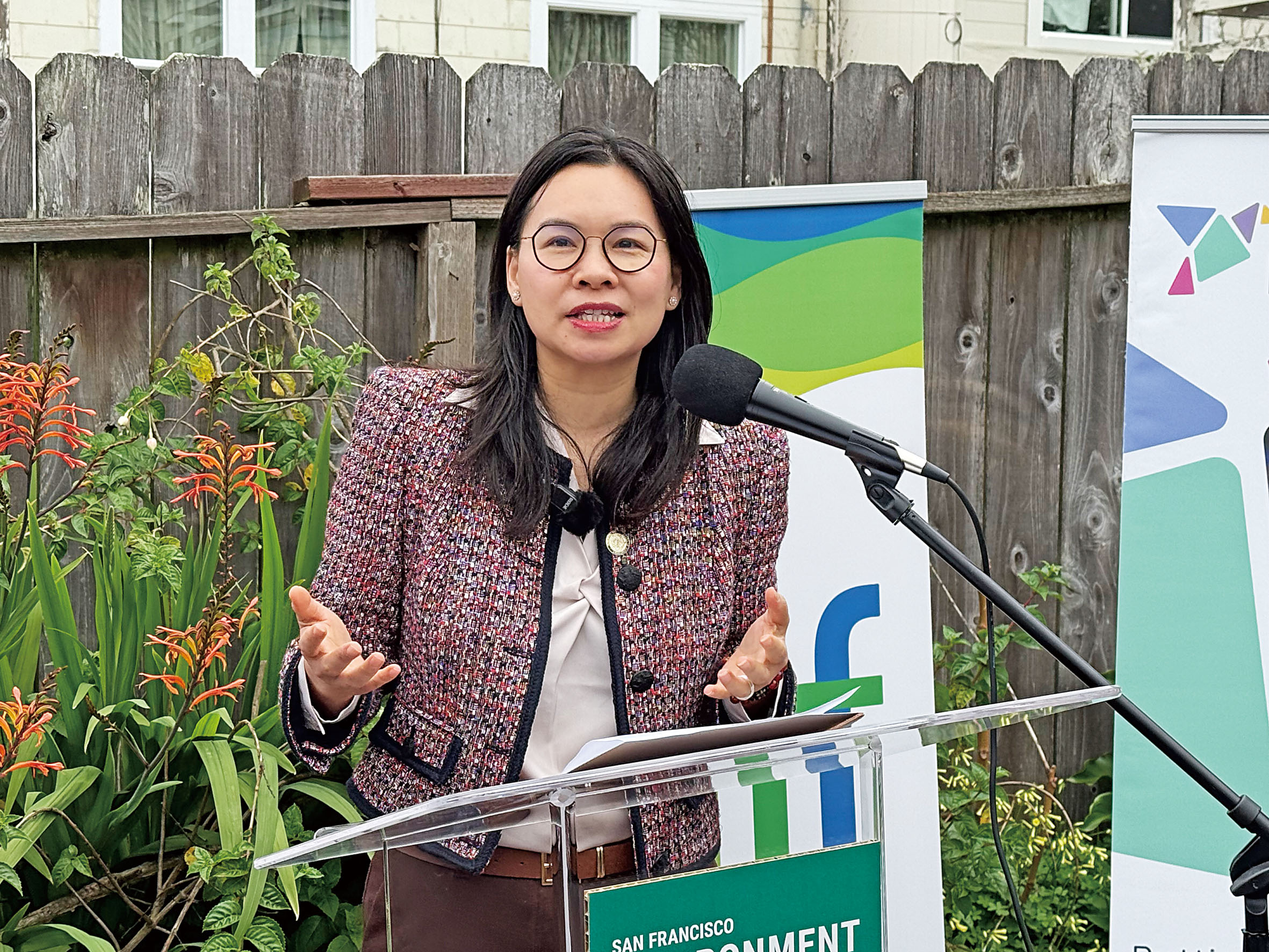 第11區市參事陳小焱指出，Excelsior長期承受較高污染負擔，形容託兒電氣化屬具環境公平意義的投資。 記者陳程威攝