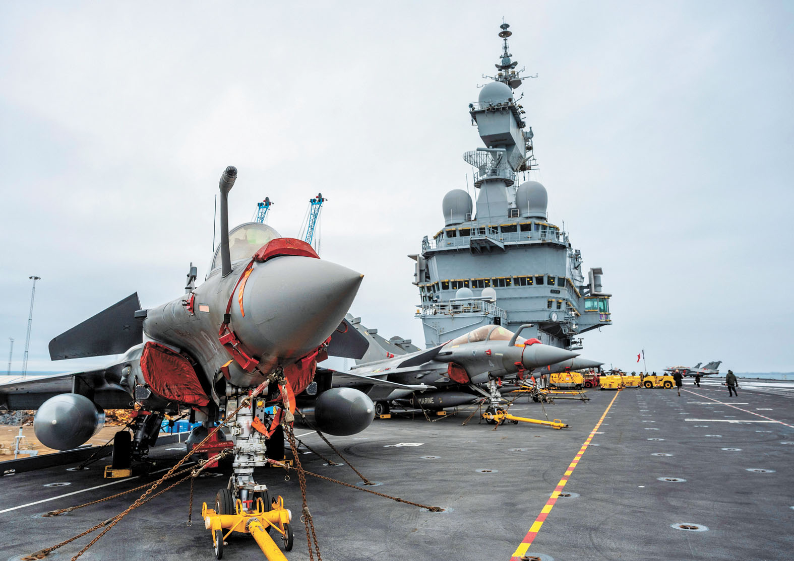 法國核動力航空母艦「戴高樂號」正駛往地中海。路透社資料圖片