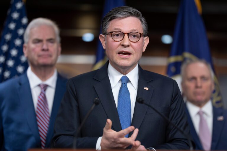 伊朗戰爭衝擊全球：美軍稱擊沉17艘軍艦，亞洲股市暴跌，多國急撤僑