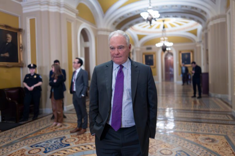 美國參議院否決伊朗停戰議案 力挺特朗普對伊朗開戰