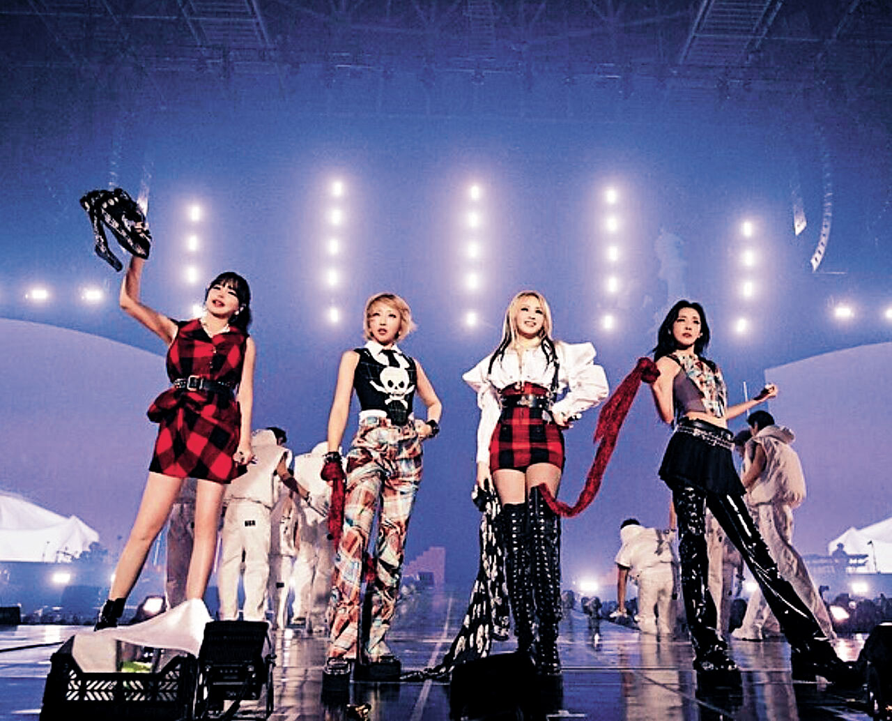 ■朴春（左一）前日驚爆2NE1隊友Dara涉毒，但Dara（右一）否認，並關心朴春健康。