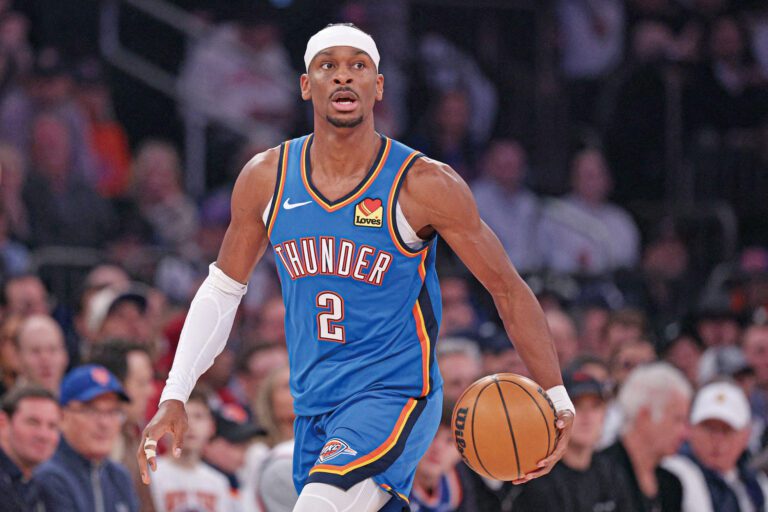 亞歷山大在對戰尼克斯的比賽中將個人連續得分20+的紀錄刷新至124場。路透社