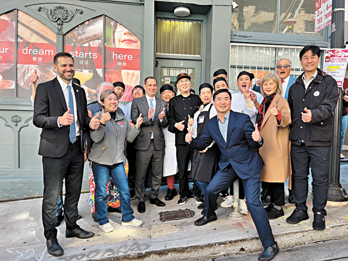 博愛的主要負責人及出席的嘉賓合影。博愛文化中心提供