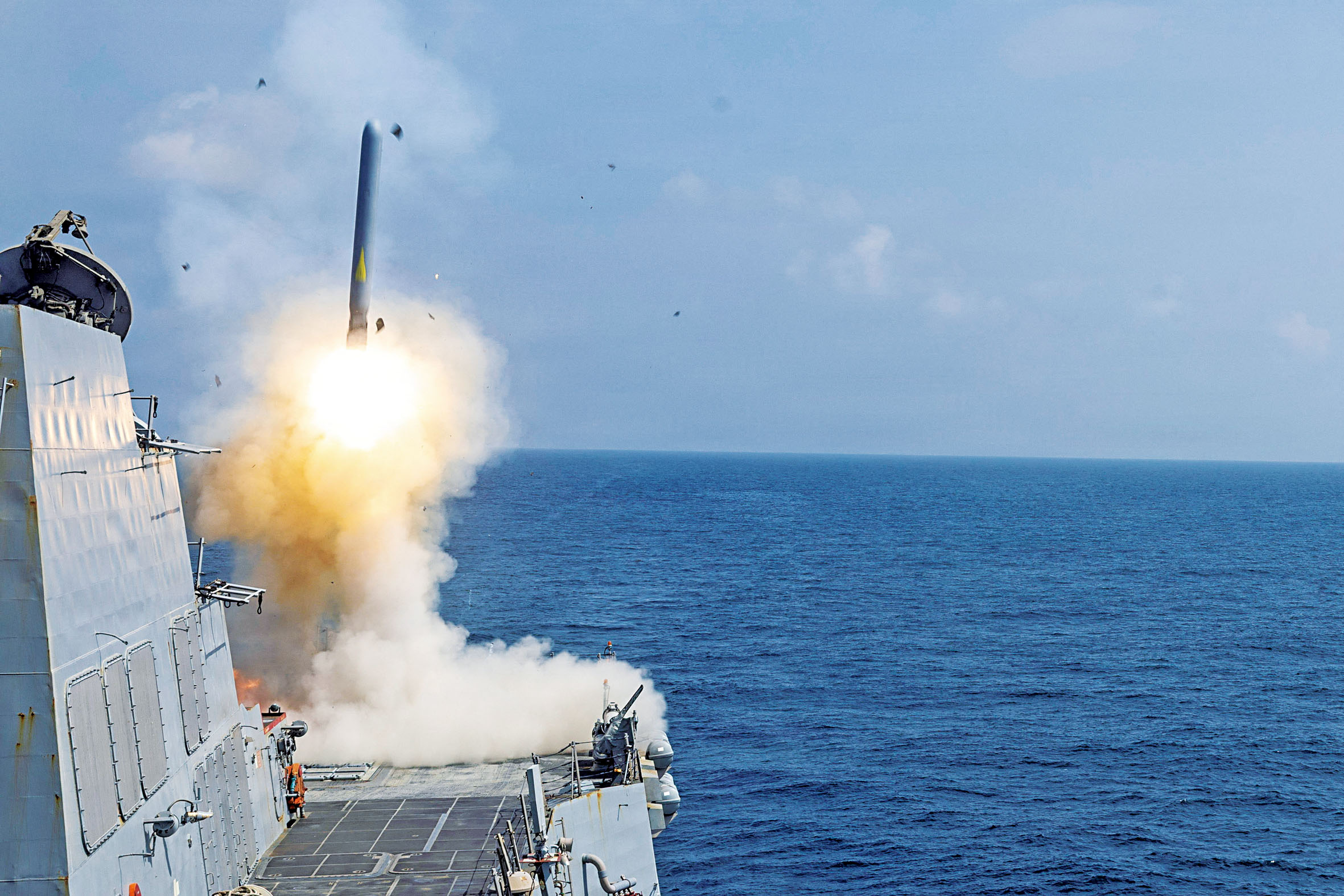 美國海軍導彈驅逐艦發射戰斧陸攻導彈（TLAM）。路透社