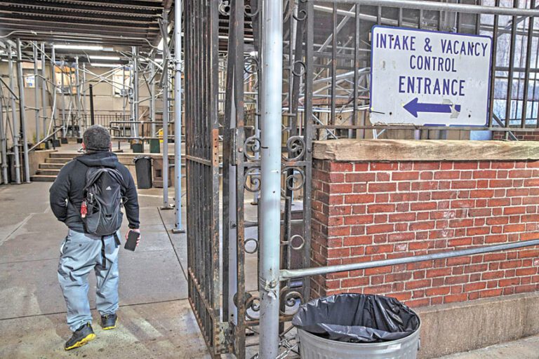 「30街收容所」是遊民進入收容系統的首站。 Victor J. Blue/紐約時報