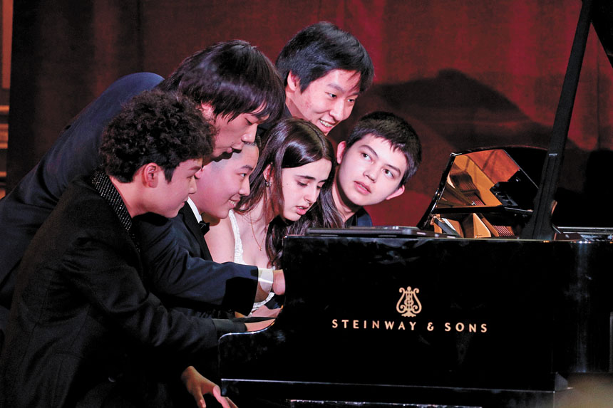 「青年學者項目」新一代鋼琴家鬼馬合奏，氣氛輕鬆活潑。