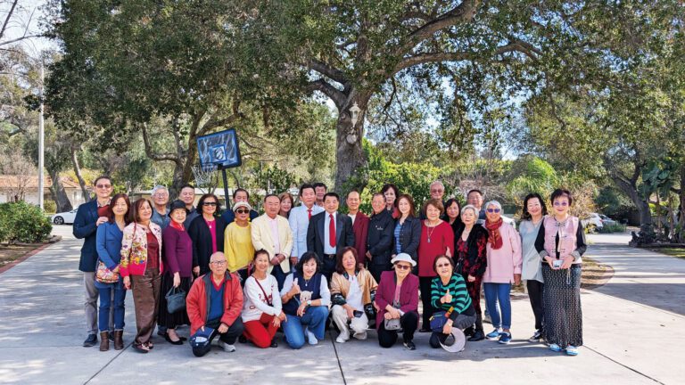 兩會新春團拜會大合照。主辦方提供