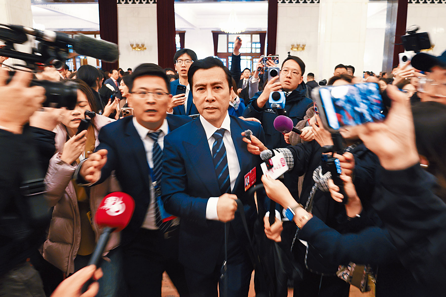 身為港區全國政協委員的甄子丹，日前出席全國政協會議。（中新社）