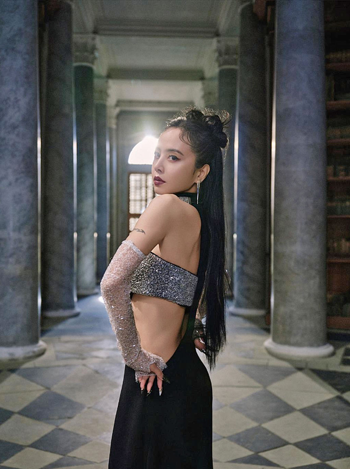 蔡依林在新《布拉格廣場》MV變換5種絕美造型。網上圖片