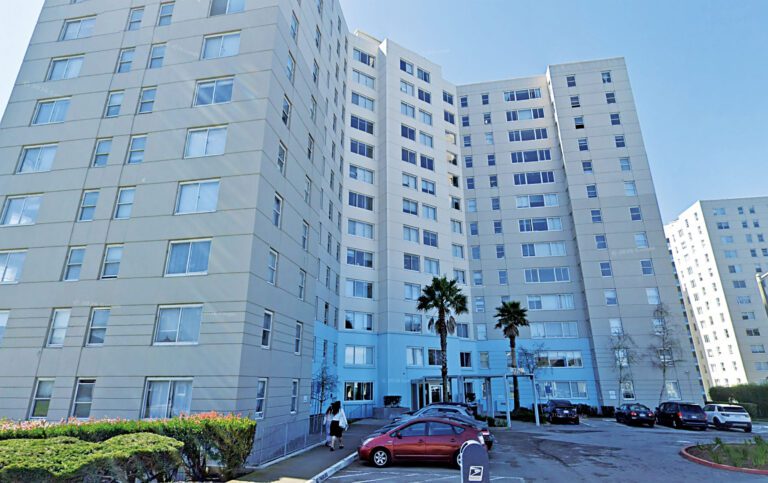 「帕克默塞德」（Parkmerced）公寓。谷歌街景