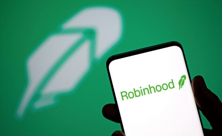 線上券商Robinhood進一步擴展金融服務版圖，宣布推出全新高端鉑金信用卡，瞄準高收入人群。路透社資料圖片