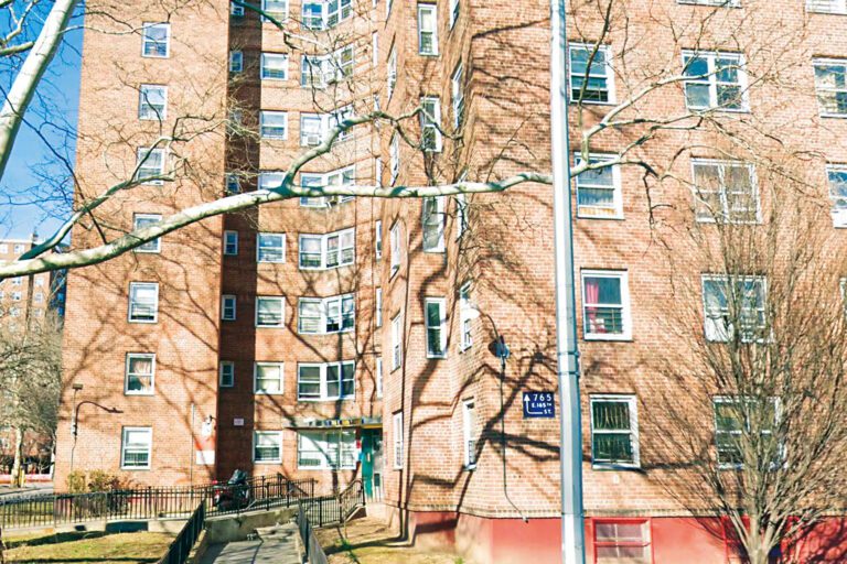 案發於清晨約6時在Forest Houses政府樓。 谷歌地圖