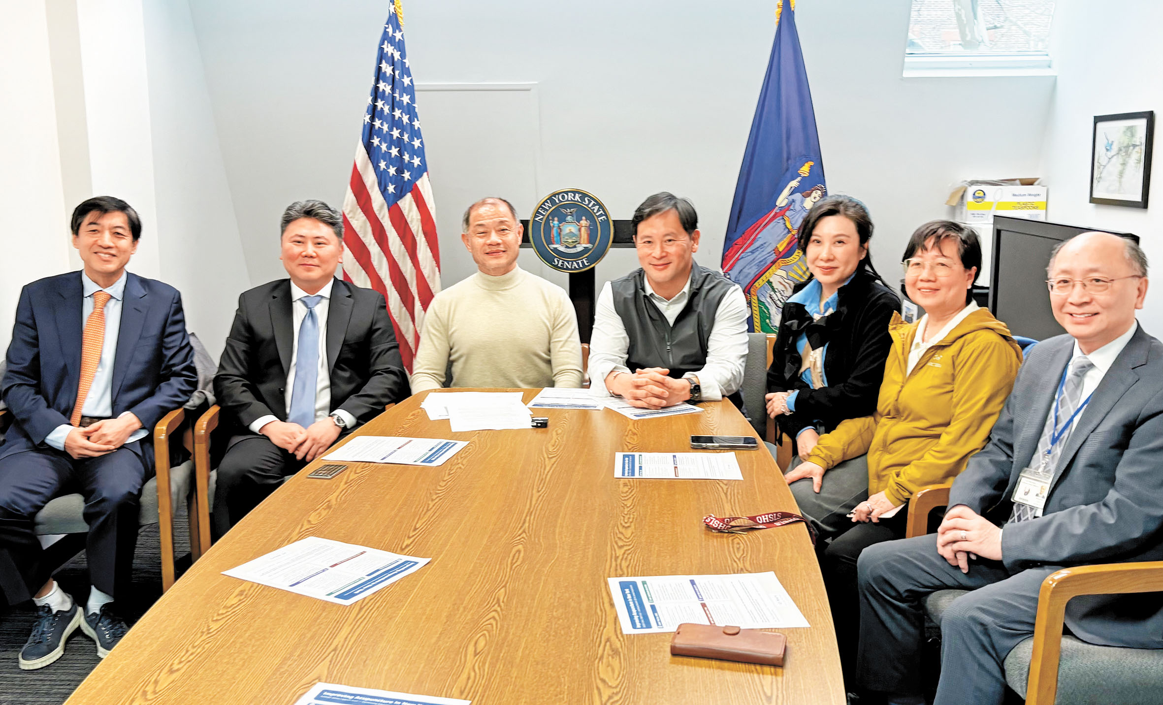 劉醇逸和金兌鍚在紐約州參，眾議會提出，紐約州持證針灸師繼續教育提案，華韓裔針炙醫醫業者支持 。ch260306a