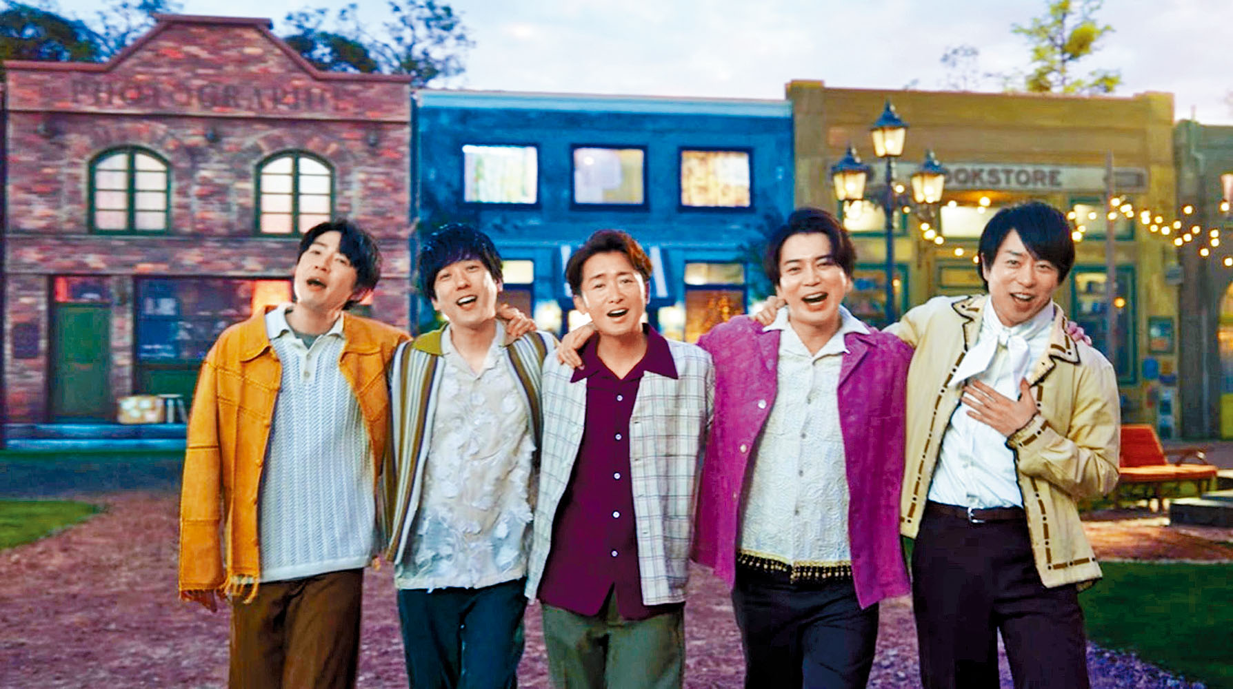 粉絲指看到5人搭肩同行離去的畫面，就忍不住淚崩。