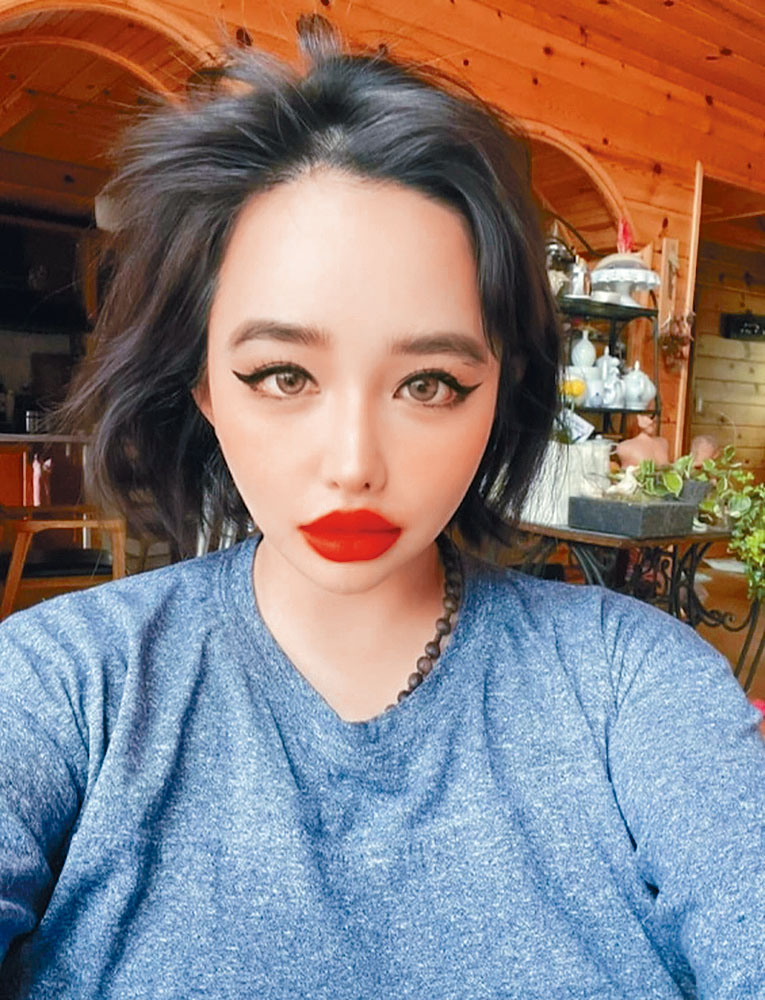 朴春公開最新照片，精神奕奕，可惜其2NE1隊友們就被她搞到心情勁差。